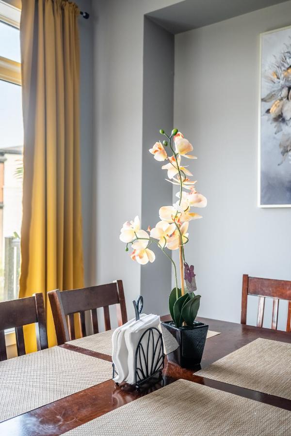 Modern Hamilton Homes Lake Ontario Shore By Globalstay Εξωτερικό φωτογραφία